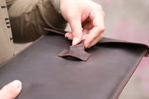 Funda para ordenador portátil duradera de cuero genuino estilo clásico Vintage para trabajo, estudio, viajes y uso en la oficina - Product Image 6