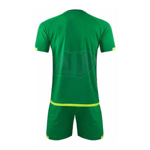 Tenue de football confortable avec surpiqûres renforcées conçue pour une mobilité maximale du joueur et une tenue durable - Product Image 2