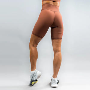 Pantalones cortos de ejercicio de corte en V de secado rápido para mujer de alta calidad con bolsillos laterales - Product Image 3