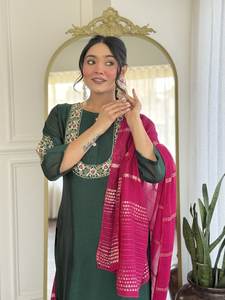 Celebre su estilo con nuestro más hermoso bordado de tela de seda VICHITRA trabajo étnico elegante Kurti SET/vestido tradicional - Product Image 3