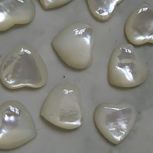 Bijoux en coquillages Love Seashell, insert de coquille polie taillée pour pendentif, options blanc et argent, marque Caspla Shell - Product Image 3