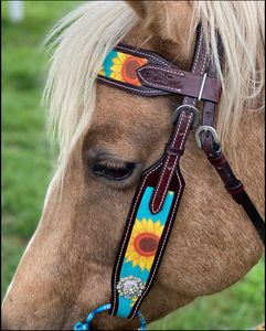 Ensemble de punaises en cuir personnalisées de luxe de l'Ouest avec collier de poitrine assorti et tête sculptée à la main pour rodéo ou spectacle - Product Image 3