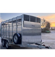 Remorque agricole robuste de qualité supérieure pour le transport de bétail, chevaux et moutons, avec châssis en acier durable, origine France, 70 km/h, remorquage PLC