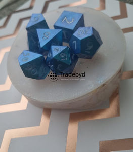 Ensemble de dés polyédriques en résine artisanale, fabriqués à la main, de qualité supérieure, équilibrés, 7 pièces, durables, écologiques, pour les jeux de rôle DND sur table - Product Image 4