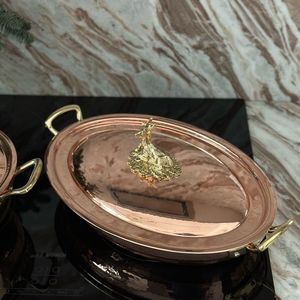 Casserole en cuivre écologique de luxe avec figurine d'animal décorative dorée - Product Image 1