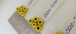 Perles de verre sur le thème Vintage antiques sur mesure de couleur jaune à partir de la taille 6 mm idéales pour la revente - Product Image 6