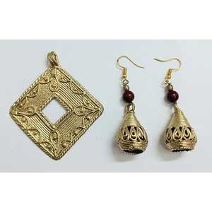 Bijoux ethniques pour femmes de la collection Mukherjee Handicrafts, pendentif en laiton Dokra, design Dhokra, autres accessoires, 12cmX12cmX12cm - Product Image 1