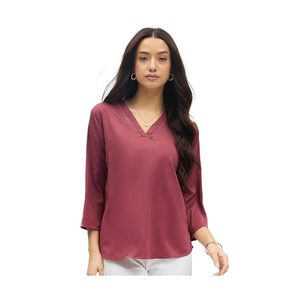 Haut imprimé avec pointe contrastée Vêtements ethniques et occidentaux élégants Haut de voyage d'été léger et confortable Parfait avec un jean - Product Image 1