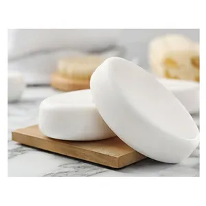مورد موثوق به وبسعر كبير بودلات صابون بيضاء كالثلج المصنوعة من زيت النخيل 9010 TFM مادة خام 72% لإنتاج الصابون