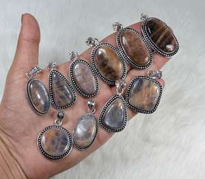 Colgante de joyería de diseñador para mujer Ajuste de bisel de forma mixta con piedra solar y piedras preciosas de piedra lunar Tamaño y estilo increíbles - Product Image 4