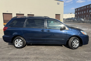 LISTO PARA CONDUCIR - USADO, VOLANTE A LA IZQUIERDA |   Volante a la derecha |   TOYOTA SIENNA LE 2005 CON 48 MIL PESOS MILEALES - Product Image 2
