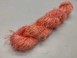 เส้นด้ายไหมกล้วยรีไซเคิลทําด้วยมือสําหรับถัก ทอ ทอ และโครเชต์ เส้นด้าย สีที่กําหนดเอง ความหนาที่กําหนดเอง