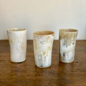 Verre à liqueur vintage en corne de buffle naturel Coupe en agate décorative polie de style animal religieux pour whisky bière artisanat naturel - Product Image 1