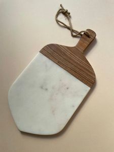 Conception personnalisée de planche à découper en marbre blanc et en bois avec poignée pour la décoration de cuisine, les restaurants et les hôtels utilisent une planche à découper - Product Image 5
