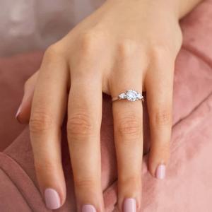 Anillo de diamante cultivado en laboratorio redondo IGI, anillo de diamante creado en laboratorio de oro blanco de 14 quilates para boda y anillo o banda de compromiso - Product Image 3