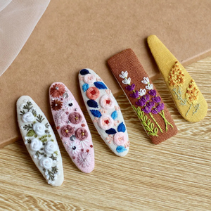 กิ๊บติดผมปักลายสำหรับเด็กผู้หญิงกิ๊บติดผมวินเทจเครื่องประดับผมแบบปักลายดอกไม้หรูหราของขวัญผลิตในเวียดนาม - Product Image 1