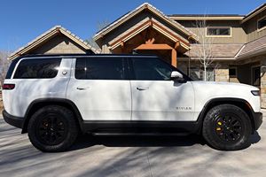 2023 ริวเวียน R1S รุ่นแอดเวนเจอร์ น้ำมันเบนซิน ไมล์น้อย - Product Image 6