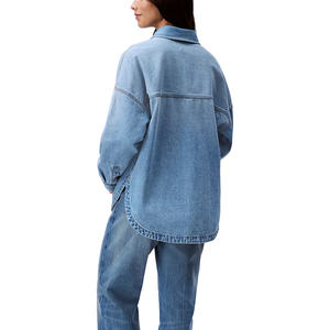 Chemise en jean pour femmes toutes saisons avec coupe fuselée et design classique pour un style décontracté et intelligent - Product Image 3