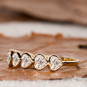 Bague de fiançailles pour femme plaquée or blanc, sertie d'un diamant de 1,25 carat taillé en cœur vintage, élégante et tendance pour les anniversaires - Product Image 3