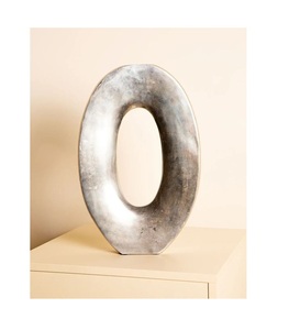 Florero de metal moderno hecho a mano, elegante diseño contemporáneo para agregar un toque sofisticado a cualquier espacio - Product Image 4