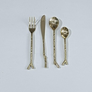 Ensemble de couverts en acier inoxydable de conception élégante avec poignée en laiton doré, comprenant cuillère, fourchette et couteau - Product Image 6