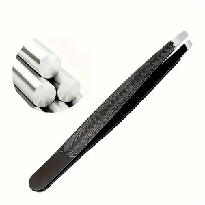 Pinzas Profesionales para Depilar Cejas para Mujer, de Acero Metálico con Punta Afilada y Recubrimiento Negro, Pinzas Inclinadas para Cejas - Product Image 1