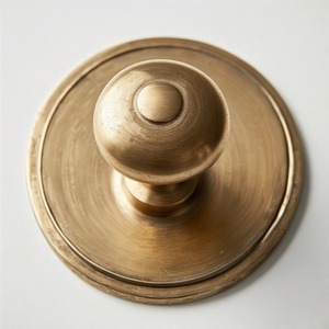 Perilla de puerta redonda clásica ImperialPull Golden Era Acabado de latón vintage con detalles intrincados para estética de gran entrada - Product Image 3
