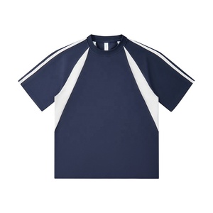 T-shirt rouge surdimensionné à manches courtes pour homme avec bordure contrastante blanche, coupe sportive en tricot, col rond - Product Image 3