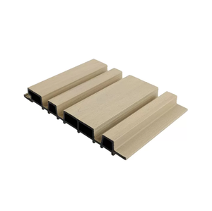 Revêtements muraux extérieurs modernes en WPC avec un design cannelé, panneaux de façade ignifuges et imperméables - Product Image 2