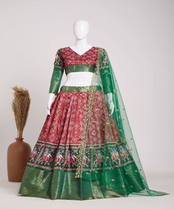 Experimente la comodidad y el lujo con nuestro lehenga choli hecho de tela de alta calidad como el algodón y el satén Encuentra tu novia perfecta - Product Image 6