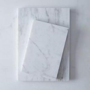 Planche à découper luxueuse en marbre blanc avec accents dorés Touche sophistiquée des comptoirs de cuisine modernes - Product Image 2