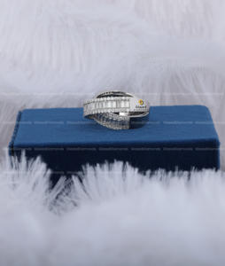 Bague unique Hip Hop de créateur personnalisée avec or blanc 10 carats et moissanite, diamants ronds brillants et taille baguette Vvs Clarity - Product Image 5