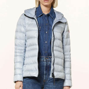 Producto completamente personalizado y embalaje Chaqueta acolchada para mujer Traje de moda Artículo fresco Chaqueta de burbuja para mujer - Product Image 2