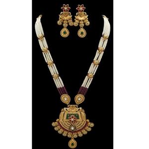 Precioso collar de calidad superior con acabado dorado mate con pendientes para mujer, joyería de diseñador para colección de ropa de boda - Product Image 1