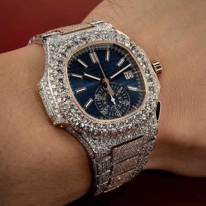 Montre de Luxe de Qualité Exceptionnelle avec Cadran Bleu et Boîtier en Acier Inoxydable Doré, Sertie de Diamants Moissanite, Disponible au Meilleur Prix - Product Image 1