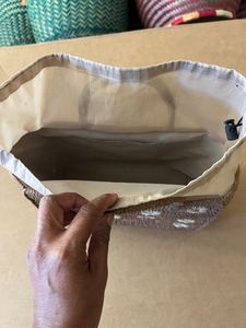 Bolso Tote de Rafia Tejida a Crochet Madagascar para Mujer, ARTIMADA, 100% Hecho a Mano, Estilo Casual, Bordado de Margaritas, Forro de Algodón, Abierto - Product Image 6