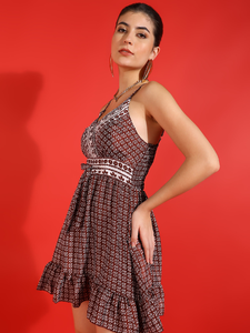 Robe courte en polyester à imprimé floral marron pour femmes avec un design sans manches et col en V, style évasé et ajusté pour un look tendance - Product Image 3