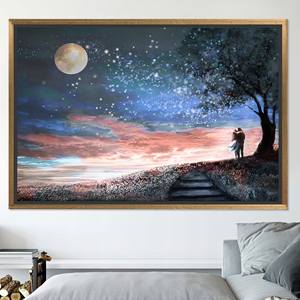 Couple sous les étoiles : Tableau mural imprimé sur toile pour une décoration élégante, TOILE ENCARTÉCHÉE DORÉE - Product Image 1