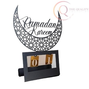 Calendario Decorativo de Metal para Mesa de Ramadán para el Hogar y la Oficina |   Elegante Accesorio de Escritorio Islámico con Diseño Duradero e Impermeable - Product Image 4