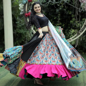 Novo Designer Navratri Rayon Especial Rosca Bordado Trabalho Lehenga Blusa Cadeia Anexado Com Latkan <span class=keywords><strong>Dori</strong></span> E Dupatta