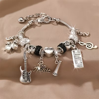 Bracelet personnalisé vintage à thème musical avec breloques en forme de cœur, pendentifs guitare, microphone, batterie, piano et plaque en laiton en forme de cœur LOVE