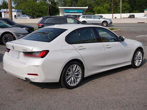 Excelente BMW Serie 5 330i xDrive AWD 2023 Blanco Usado con Llantas de Aleación R17, Asientos de Cuero Oscuro, Sistema de Navegación, Arranque Remoto y Paquete Premium - Product Image 6