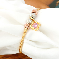 NYH Perle de cuivre minimaliste avec fleur de zircon rose Bracelet à breloques pour femme Bracelet de manchette réglable