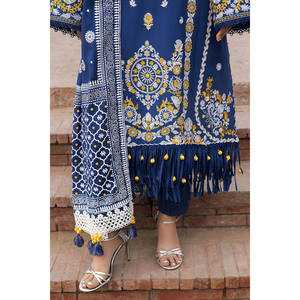 ชุดสูทผ้าลอนปักลาย 3 ชิ้นสำหรับผู้หญิง พร้อมผ้าคลุมไหล่พิมพ์ลายเคลือบเงา รุ่น DN-52047 - Product Image 3