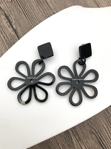 Pendientes de gota bohemios hechos a mano para mujer, diseño clásico de marfil negro, joyería ligera, estilo recortado de flores - Product Image 2
