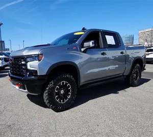 La mejor oferta del mercado 2023 Chevrolet Silverado 1500 ZR2 Crew Cab 4WD - Product Image 1