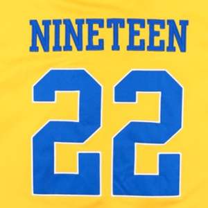 Sigma Gamma Rho sgrho เสื้อฟุตบอลทีมสีทองแนวกรีกชุดกีฬาผ้าโพลีเอสเตอร์ปักโลโก้ด้านหน้าหลังไหล่100% - Product Image 4