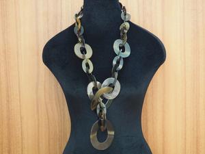 Collar de Lujo Hecho a Mano con Cuerno de Búfalo, Joyería Natural y Sostenible para Mujer, Alta Calidad - Product Image 6