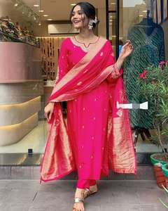 Último traje de diseñador atractivo viscosa pesada seda romana Kurti pantalón y Dupatta con bordado a mano Zari tejido trabajo para la venta - Product Image 4