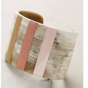 Brazalete de cuerno de búfalo natural para mujer Accesorios - Product Image 3